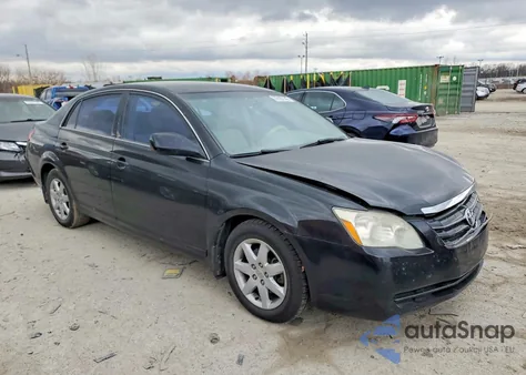 2005 Toyota Avalon Xl z USA, uszkodzony, nr VIN 4T1BK36B05U045447